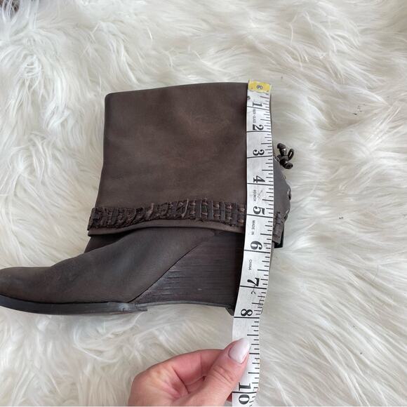 B. Makowsky | Women’s Brown Suede Addison Ankle Booties Boots Wedge Heel Pull-On - Picture 11 of 11